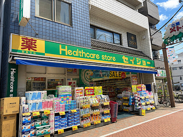 ◇多彩なニーズに応えるスーパーなどの買い物施設が充実。