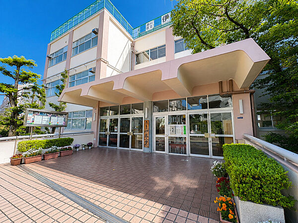 ◇通学路は穏やかな住宅街の中の道なので、お子さんの通学も安心。