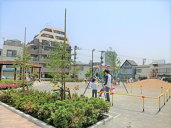 お子様とのお散歩やペットとのふれあいなど、日常の中で閑静な自然のゆとりを感じていただくことができます。