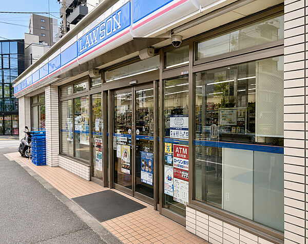 近くにコンビニがあり、ちょっとしたお買い物がしたい時に便利です。