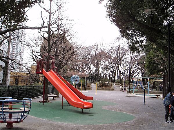 お子様とのお散歩やペットとのふれあいなど、日常の中で閑静な自然のゆとりを感じていただくことができます。