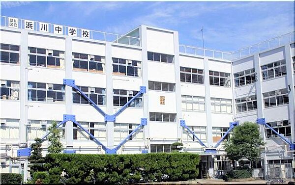 通学路は穏やかな住宅街の中の道なので、お子さんの通学も安心。