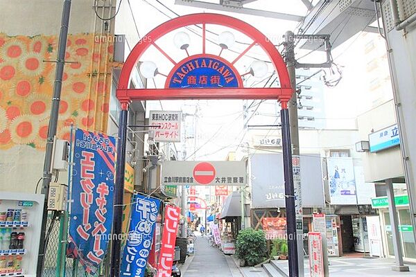 ◇多彩なニーズに応えるスーパーなどの買い物施設が充実。