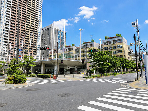 通学路は穏やかな住宅街の中の道なので、お子さんの通学も安心。