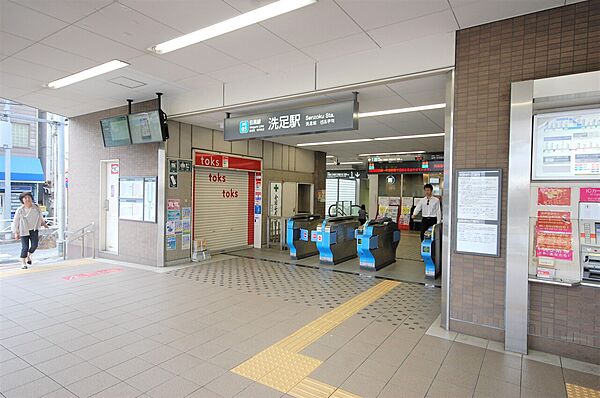 南北線、三田線直通でとリンへのアクセスの良い目黒線「洗足駅」充実した環境でありながら、駅から少し離れただけで、低層住宅が多く落ち着いた街並みが広がります。