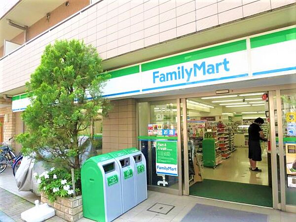 ◇多彩なニーズに応えるスーパーなどの買い物施設が充実。