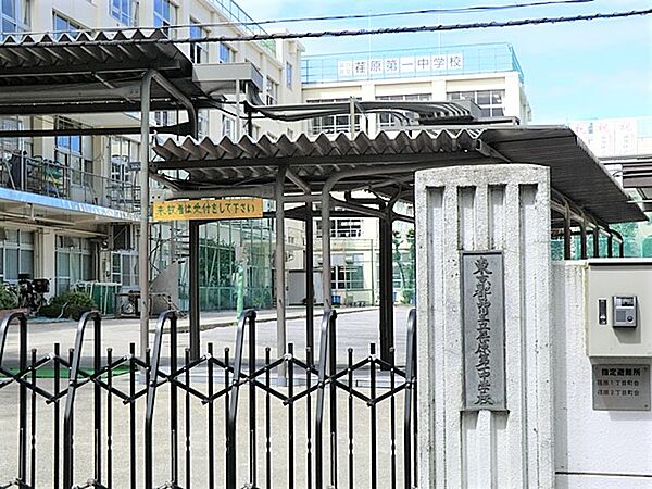 通学路は穏やかな住宅街の中の道なので、お子さんの通学も安心。