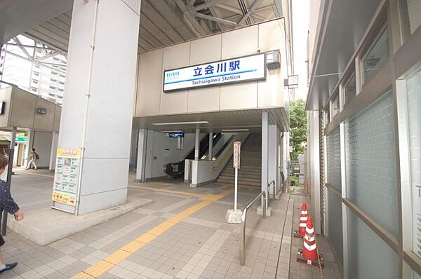 駅前は商業施設も豊富で、おしゃれな雰囲気が漂います。各ニーズに対応可能な環境になっております。