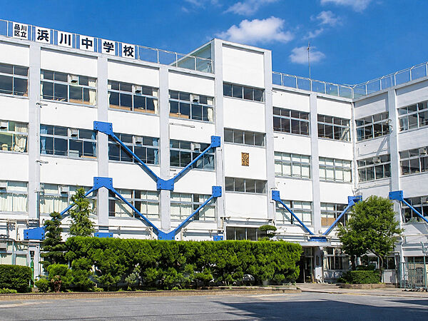 通学路は穏やかな住宅街の中の道なので、お子さんの通学も安心。