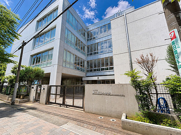 通学路は穏やかな住宅街の中の道なので、お子さんの通学も安心。