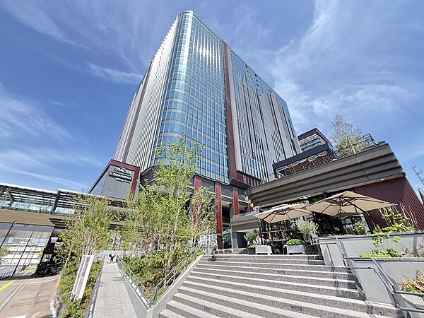 ◇多彩なニーズに応えるスーパーなどの買い物施設が充実。