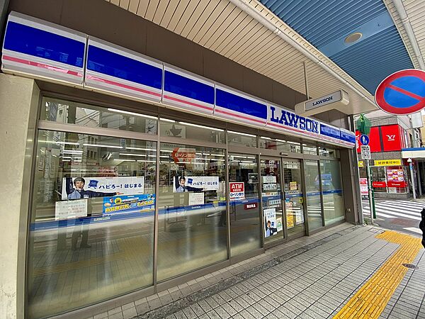 近くにコンビニがあり、ちょっとしたお買い物がしたい時に便利です。