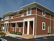 西条駅より徒歩13分 築19年3ヶ月 2階建の賃貸物件