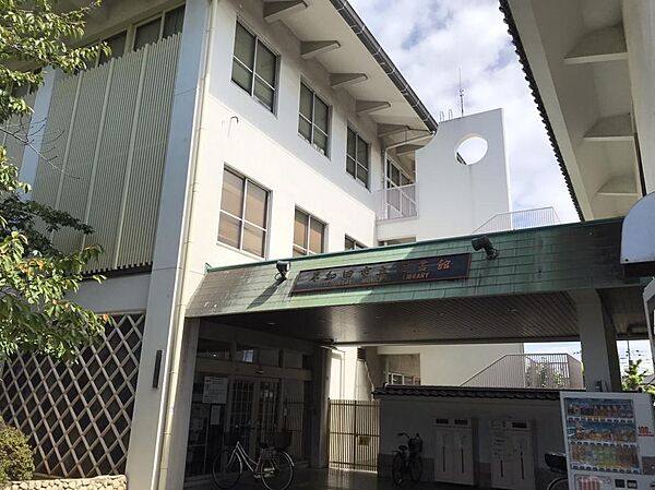 岸和田市立図書館徒歩約10分