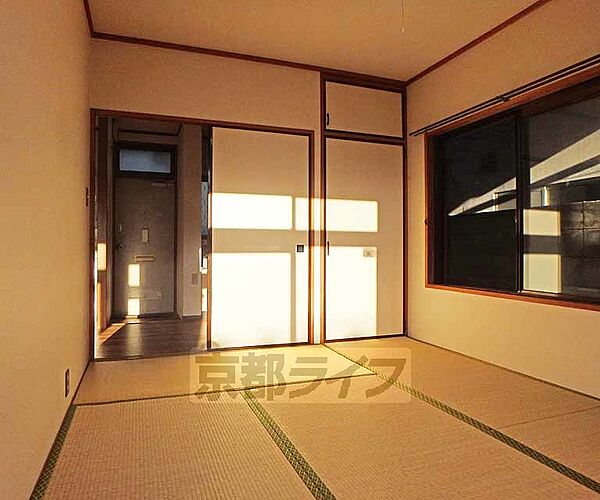 画像18:昭和レトロな雰囲気の室内です。
