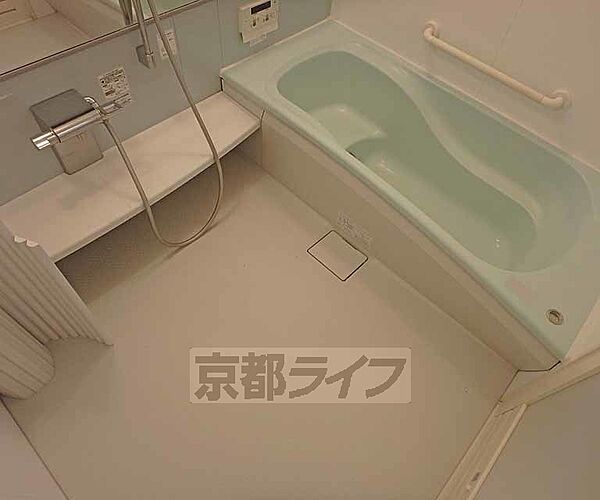 画像6:1坪（1600×1600）タイプの広々とした浴室です。
