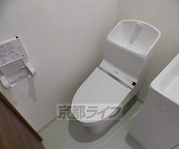 画像10:ウォシュレット機能付きのトイレです。