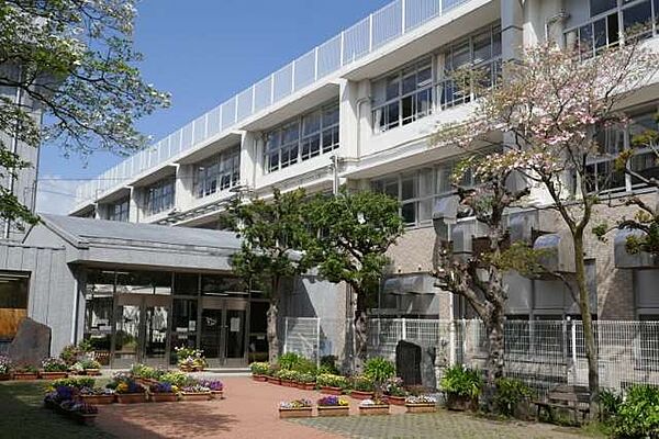 世田谷区立奥沢中学校まで622m