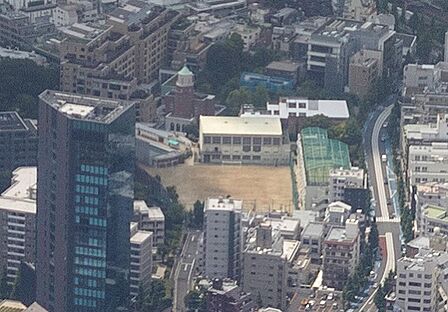 渋谷区立原宿外苑中学校まで173m
