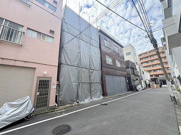 写真は解体中です解体後、更地にてお引渡し予定です建蔽率・容積率の高い収益性も確保できる土地分譲、