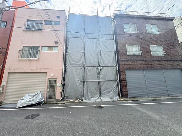 写真は解体中です解体後、更地にてお引渡し予定です建蔽率・容積率の高い収益性も確保できる土地分譲、