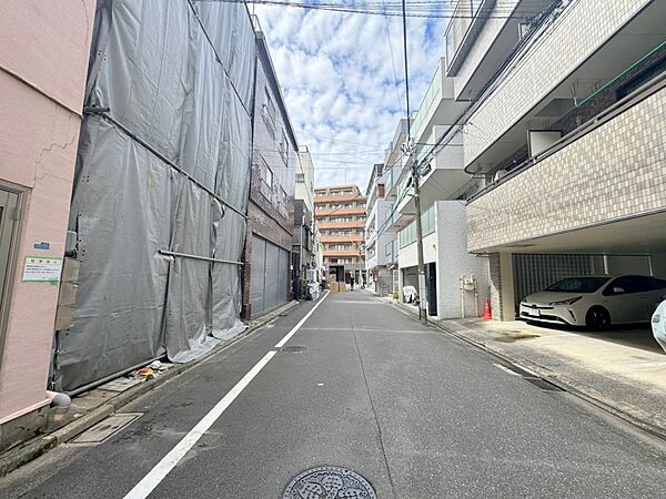 写真は解体中です解体後、更地にてお引渡し予定です建蔽率・容積率の高い収益性も確保できる土地分譲、