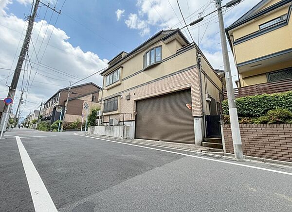 写真は解体前です解体後、更地にてお引渡し予定です弊社から車で約7分のすぐ近くの物件ですゆとりの