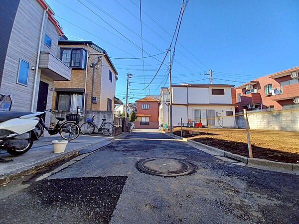 専属設計士が手掛けるハイスペック住宅。前面は車通りが少なくお子様にも安心＆人目が少なくプライバシーが