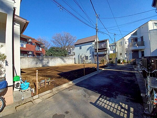 専属設計士が手掛けるハイスペック住宅。前面は車通りが少なくお子様にも安心＆人目が少なくプライバシーが