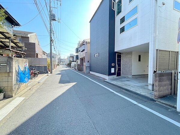 水回りなど大変キレイにお使いです約5.4ｍ公道に面し第1種低層住居専用地域ならではの閑静な住宅地に位