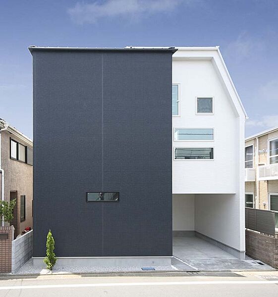 新築時の建物完成予想図ですスクエアを基調としたおしゃれな外観が印象的です2018年新築時撮影
