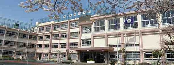 豊島区立巣鴨小学校まで291m