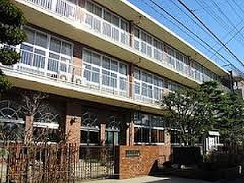 東洋女子高等学校まで551m
