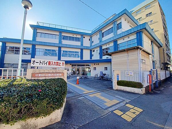 中野区立野方図書館まで484m