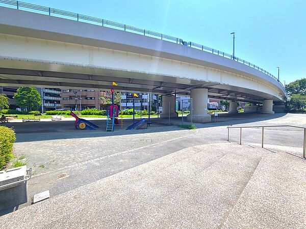 阪東橋公園　徒歩約8分