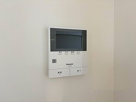 TV付きモニターフォンを完備。誰が来たのか確認することが出来るので、安心してお住まい頂けます。