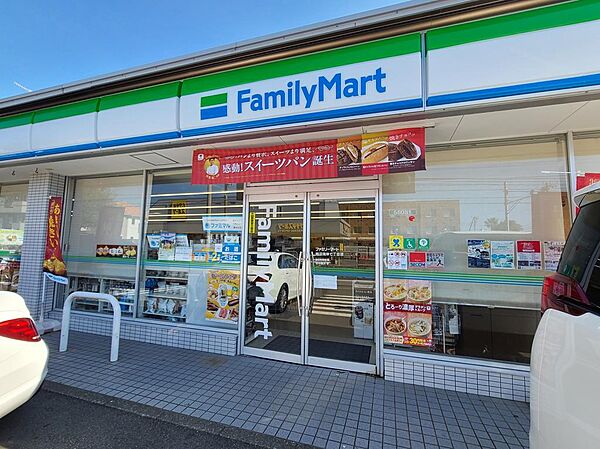 ファミリーマート鵠沼海岸七丁目店　徒歩約3分