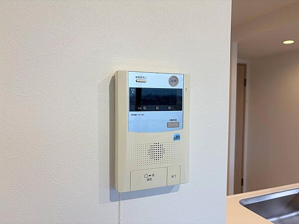 モニターフォン付き。来客も一目でわかるので、セキュリティ面でも安心。お子様のお留守番時にも活躍しそうです。