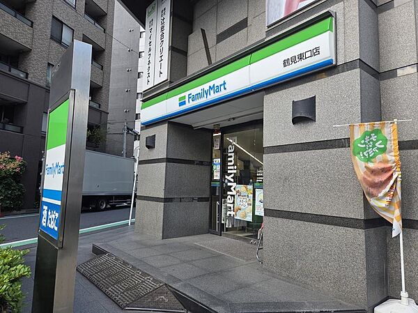 ファミリーマート鶴見東口店　徒歩約4分