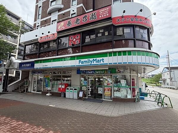 ファミリーマート弥生台駅前店　徒歩約5分