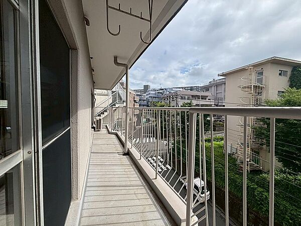 日当たり良好です。お天気の良い日に洗濯物がカラッと乾くと気持ちいいですね。