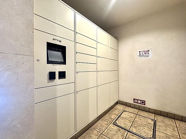 宅配ボックス付ですので、お仕事の遅い方やタイミングが悪くインターホンの対応が出来ないときなども荷物を確実に受け取ることができます。