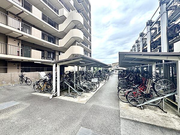 屋根付き駐輪場
