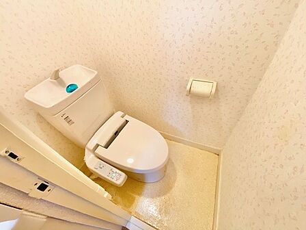 温水洗浄機能便座がついたトイレです♪