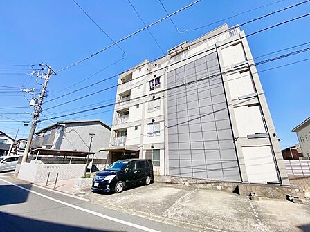 京成本線「谷津」駅　徒歩10分、JR総武線「津田沼」駅　徒歩20分