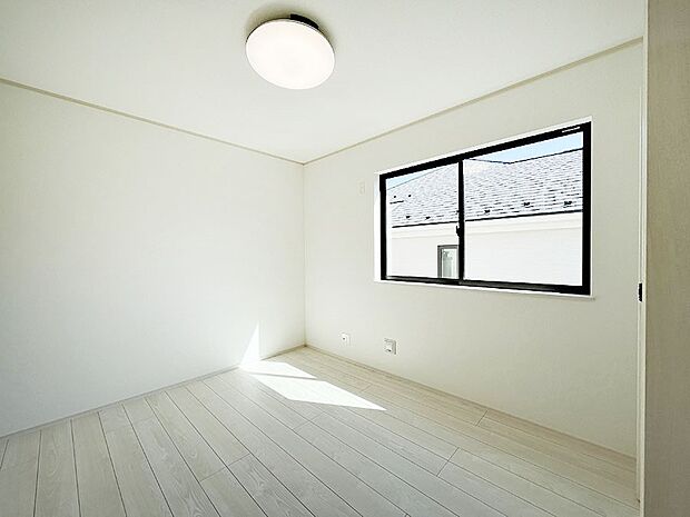 穏やかな光が差し込む癒しの空間。お部屋全体に優しさと暖かさを演出してくれます。
