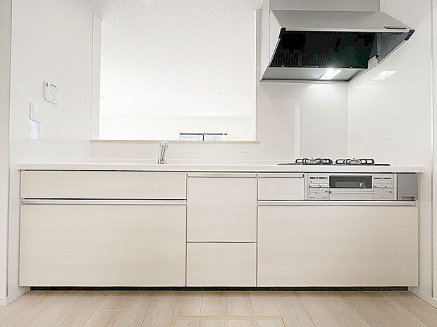 システムキッチンはシンプルでスッキリした飽きの来ないデザインなので永く使えそう！