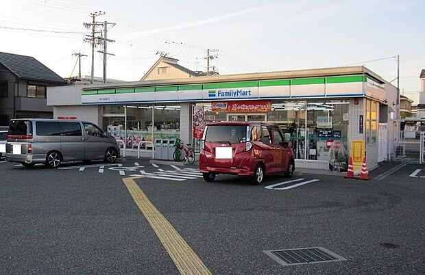 【コンビニエンスストア】ファミリーマート　堺浜寺船尾町店まで112ｍ