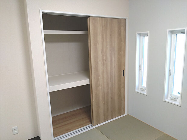 リビングに隣接する和室4.5帖。畳はクッション性が高く、お子様のプレイスペースやお昼寝スペースにも！