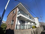 宝塚南口駅より徒歩5分 築28年7ヶ月 3階建の賃貸物件